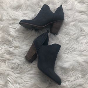 Blue Carlos by Carlos Santana booties size, 8